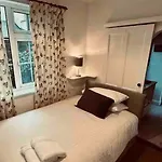 Wonderful Town House Where Are Current President Connolly Has Stayed While Visiting Town 別荘 *