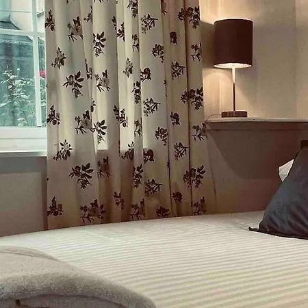 Wonderful Town House Where Are Current President Connolly Has Stayed While Visiting Town Σπίτι διακοπών *