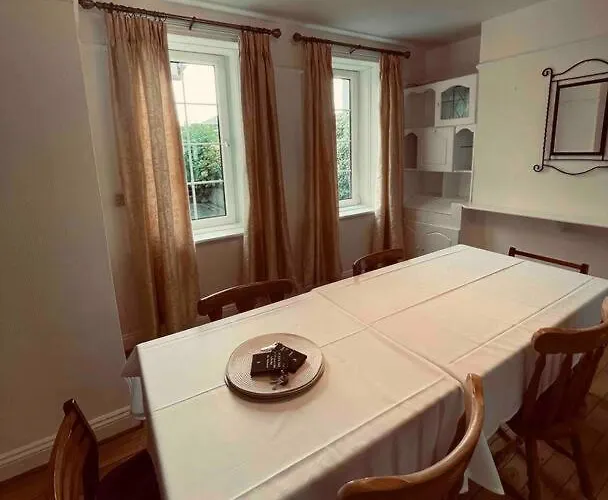 Dom wakacyjny Wonderful Town House Where Are Current President Connolly Has Stayed While Visiting Town