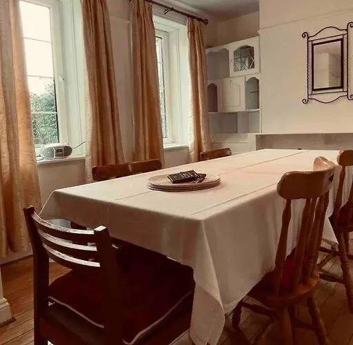 Wonderful Town House Where Are Current President Connolly Has Stayed While Visiting Town 펜션