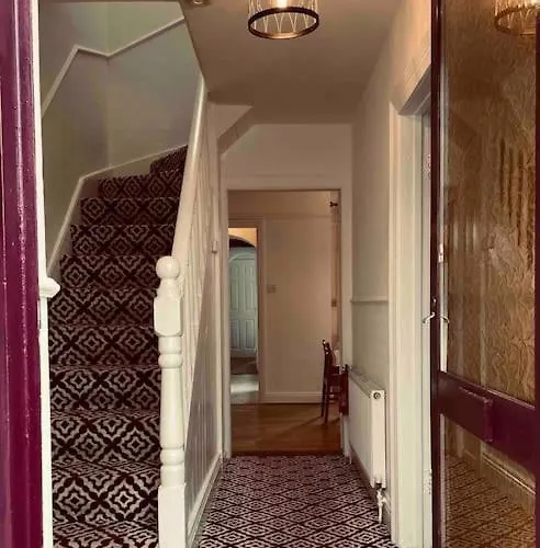 Wonderful Town House Where Are Current President Connolly Has Stayed While Visiting Town 펜션 킬라니